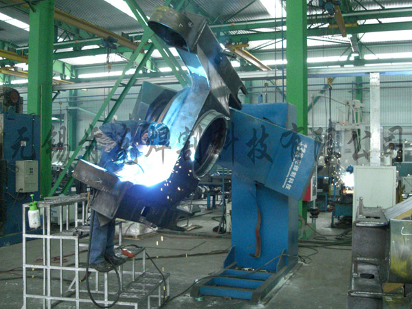 工作中的L型變位機